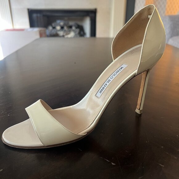 Manolo Blahnik Catalina Open Toe Heels Size 41 Patent Leather Beige Cream 4.5"